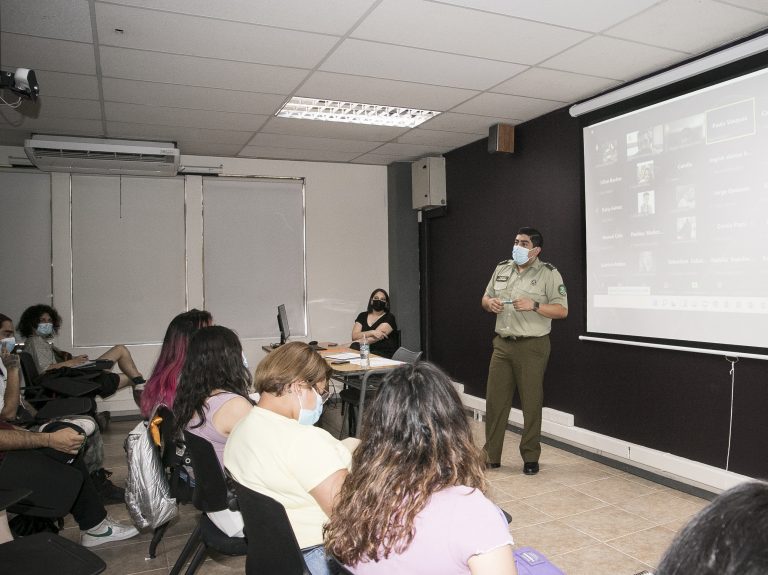 Estudiantes, académicos y autoridades de UDLA se reúnen con Carabineros de Chile para coordinar acciones en pro de la seguridad