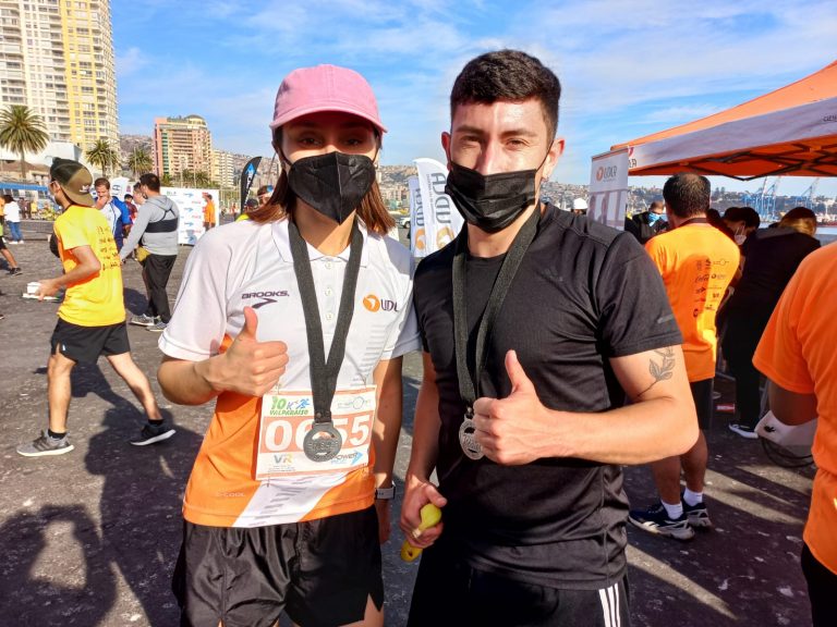 Destacada participación de estudiantes de Kinesiología y Nutrición y Dietética en acciones de apoyo a competidores de Maratón de Valparaíso