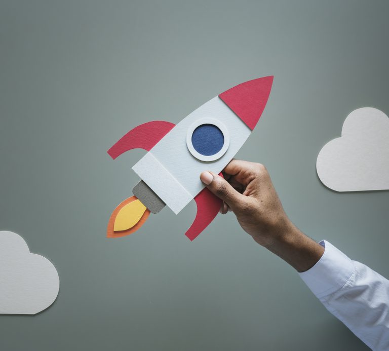 CEO de U-Planner se reúne con estudiantes de la Facultad de Ingeniería y Negocios como parte de ciclo de emprendedores