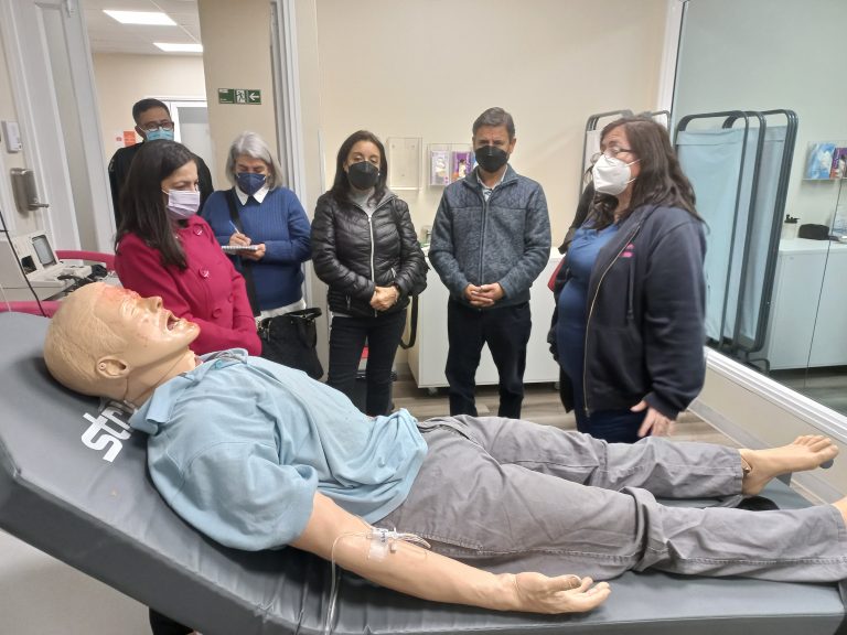 Académicos de UPLA visitan Centro de Entrenamiento en Simulación en Salud de Campus Los Castaños para conocer exitosa metodología de enseñanza- aprendizaje