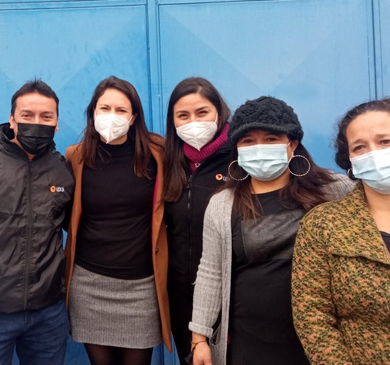 Alcaldesa de Santiago Irací Hassler participa en operativo barrial donde UDLA desplegó a 9 carreras del Campus Santiago Centro