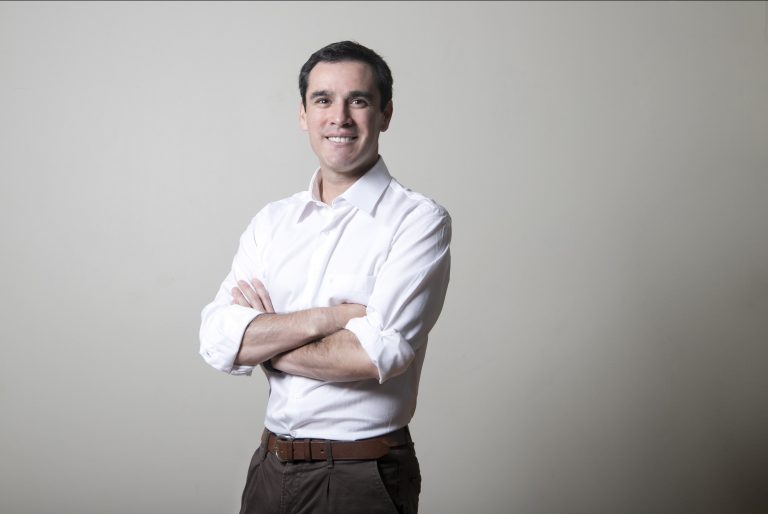 Académico investigador de Núcleo ISAFYD colabora en estudio que analizó la relación entre asimetrías y autonomía funcional en personas mayores