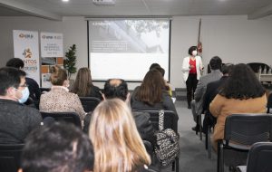 Rectora expone en ronda