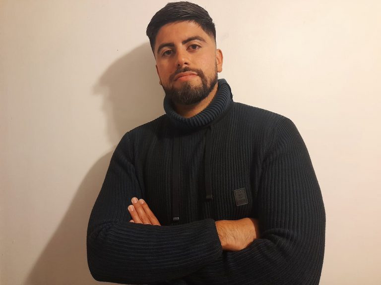 Egresado de UDLA se adjudica Beca para Magíster Nacional para Profesionales de la Educación: “Destaco las herramientas en el área investigación entregadas por la Universidad”