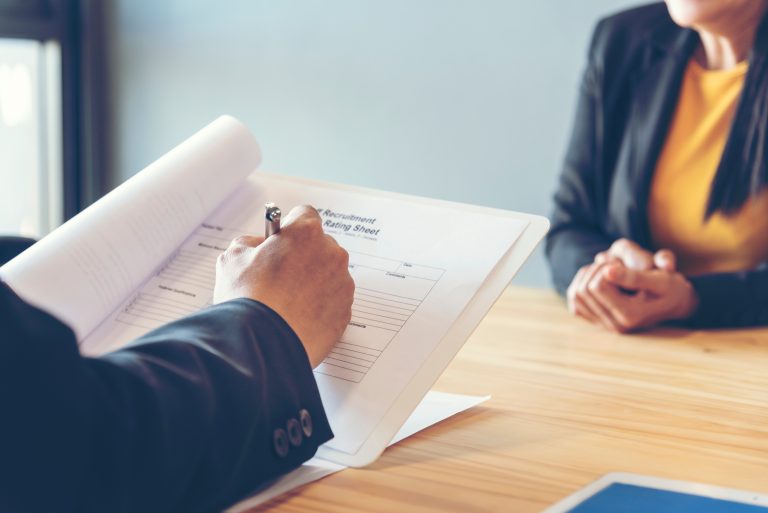 Especialista en reclutamiento y selección entrega consejos para enfrentar una entrevista laboral exitosa a egresados UDLA