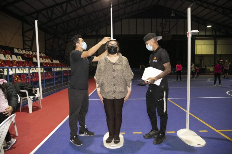 Estudiantes del Instituto del Deporte trabajan metodología A+S en intervención de salud a vecinos y alumnos de la comuna de Macul y Cerrillos