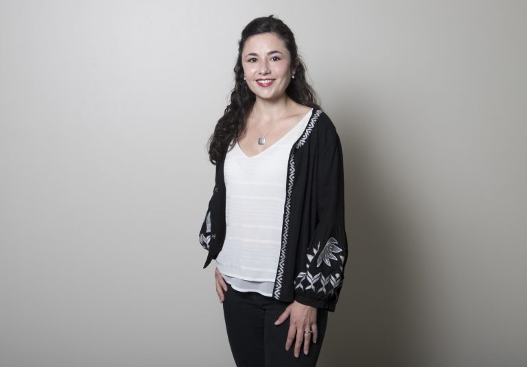 Académica investigadora publica el primer estudio que demuestra la presencia del virus de influenza en aves de corral en Rapa Nui