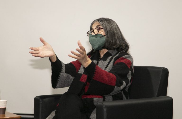 Destacada periodista Nancy Guzmán, autora del libro La Mujer de los Perros, habla sobre periodismo y la vocación profesional en el Campus Santiago Centro