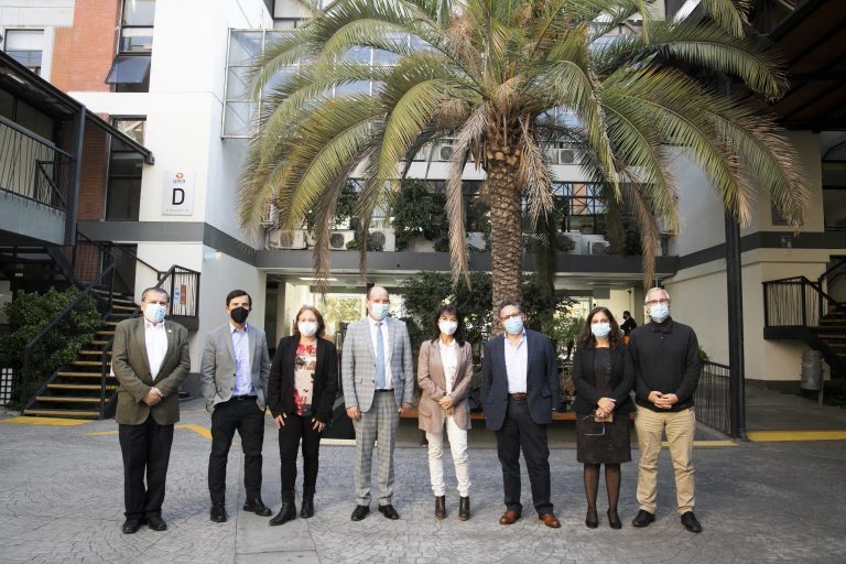 Decanos de la Asociación de Facultades y Escuelas de Ciencias Veterinarias de Chile trabajan en UDLA primera sesión presencial de este 2022