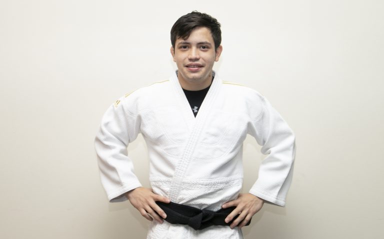 Estudiante de UDLA destaca por su rendimiento en la selección chilena de judo: «Estudiar una carrera ligada al deporte me ha ayudado a conocer más mi cuerpo»