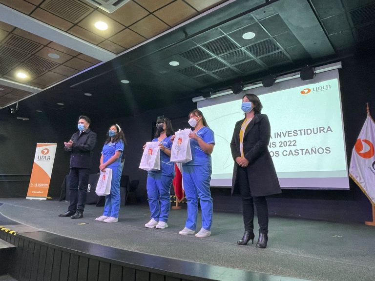 Estudiantes de Enfermería y de Técnico de Nivel Superior en Enfermería de Sede Viña del Mar participan en ceremonia de investidura