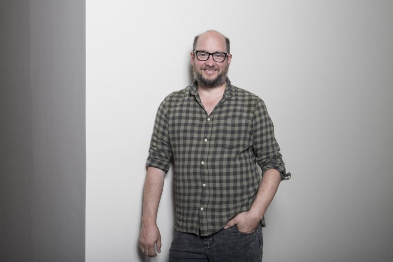 Investigador de UDLA expone en conversatorio en Puerto Varas enfocado a la explosiva migración de grandes núcleos urbanos a pequeñas ciudades