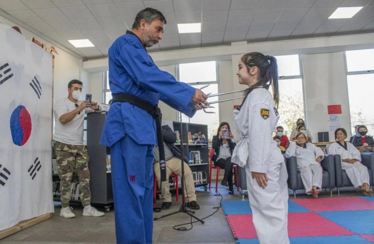 Carrera de Terapia Ocupacional participa en ceremonia de Taekwondo en club deportivo inclusivo de San Pedro de la Paz
