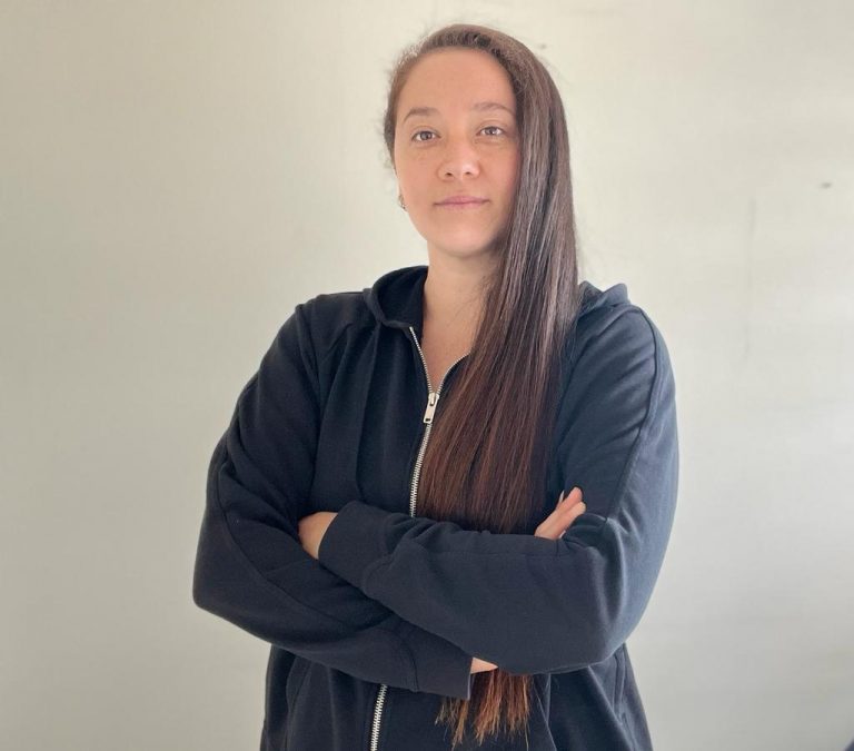 Egresada UDLA y ex seleccionada de fútbol lidera diferentes proyectos comunitarios en la RM: “UDLA me entregó las herramientas necesarias para enfrentar cada desafío”