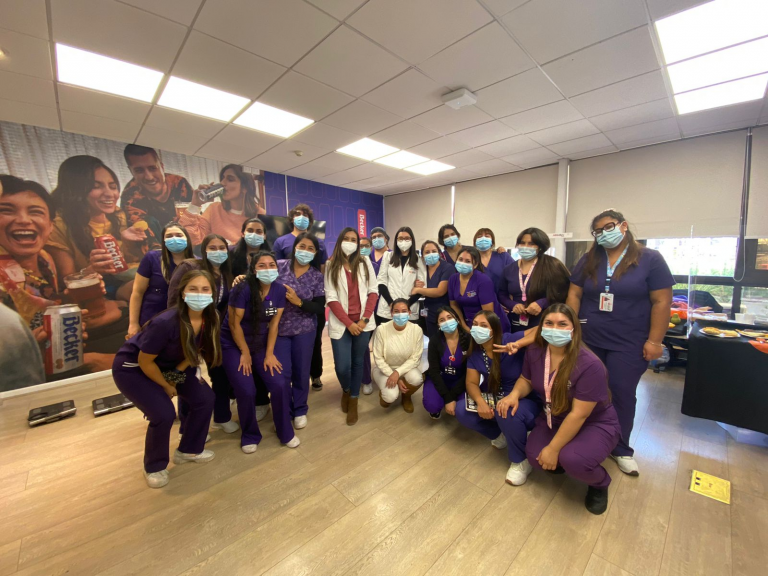 Estudiantes en práctica de todos los centros de Atención Nutricional de la Sede Santiago capacitan a trabajadores de la empresa Cervecerías Chile en materia de hábitos alimentarios