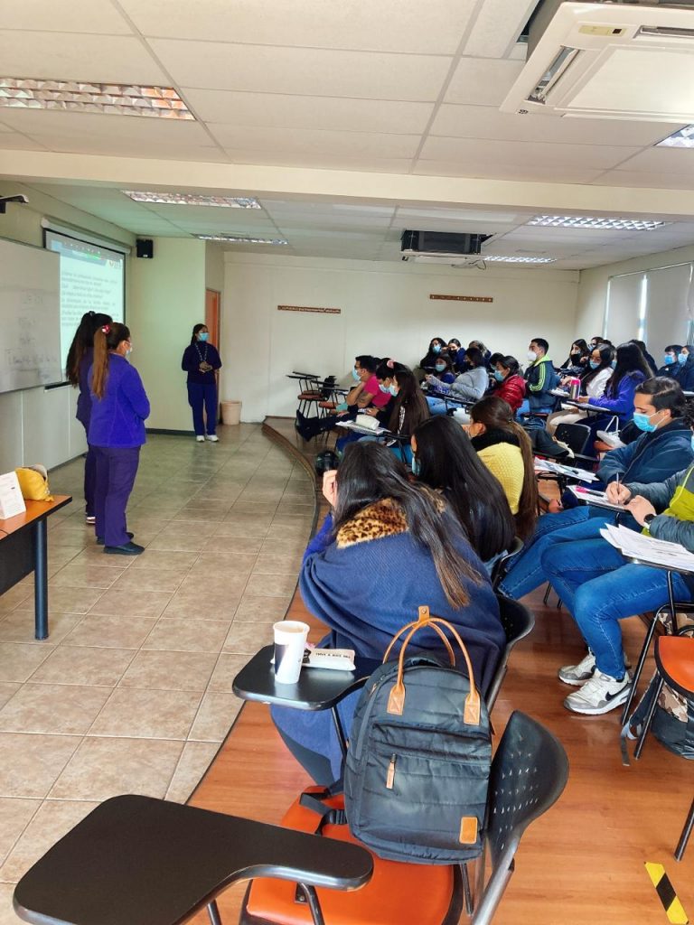 Escuelas de Enfermería y Nutrición y Dietética fomentan el aprendizaje interdisciplinar con una actividad académica en conjunto