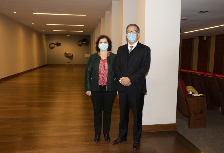 Autoridades de UDLA exponen sobre transformación digital en IX Seminario Internacional EDUTIC 2022