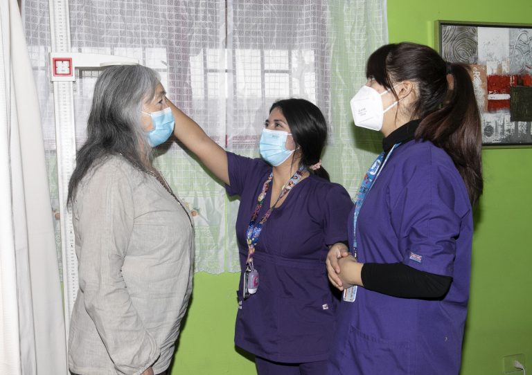 Centros de Atención a la Comunidad de UDLA desarrollan talleres y atenciones a integrantes de la Casa de la Mujer Villa O’Higgins en la comuna de La Florida