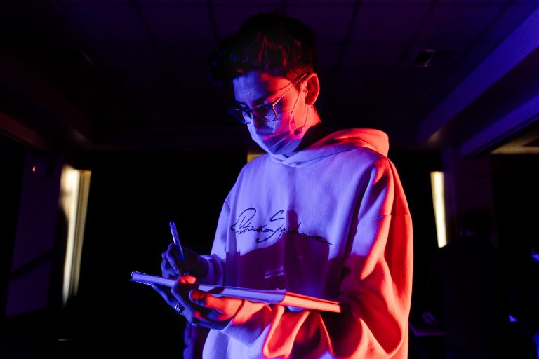 La Facultad de Arquitectura, Diseño y Construcción junto al Núcleo, Lenguaje y Creación conmemoran el centenario del compositor y arquitecto Iannis Xenakis