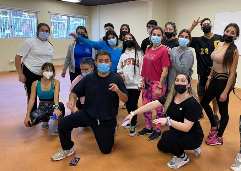 Exitoso ciclo de talleres y cursos de danza urbana, salsa, lengua de señas y fotografía organizados por la Dirección de Asuntos Estudiantiles de Sede Viña del Mar
