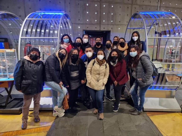 Estudiantes FEDU complementan lo teórico-práctico en salidas a terreno durante el primer semestre: “Nos dan otra mirada de la educación”