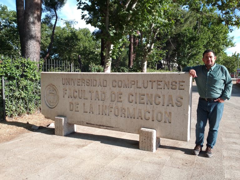 Académicos de la Facultad de Educación exponen y comparten experiencias con profesionales internacionales en congresos académicos de Granada y Madrid