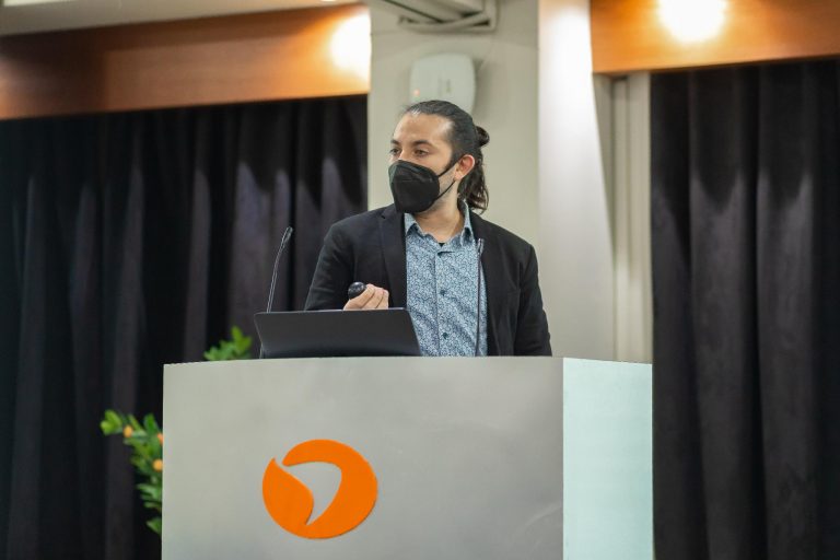 Carrera de Fonoaudiología revela resultados de investigación interuniversitaria sobre rehabilitación auditiva en adultos mayores