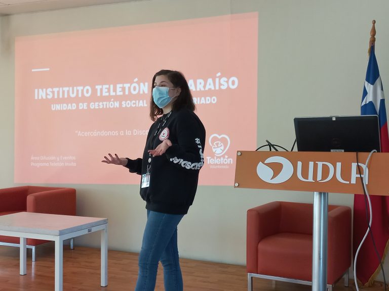 Estudiantes de la Carrera de Pedagogía en Educación Diferencial de Campus Los Castaños conocen acciones del voluntariado de Teletón