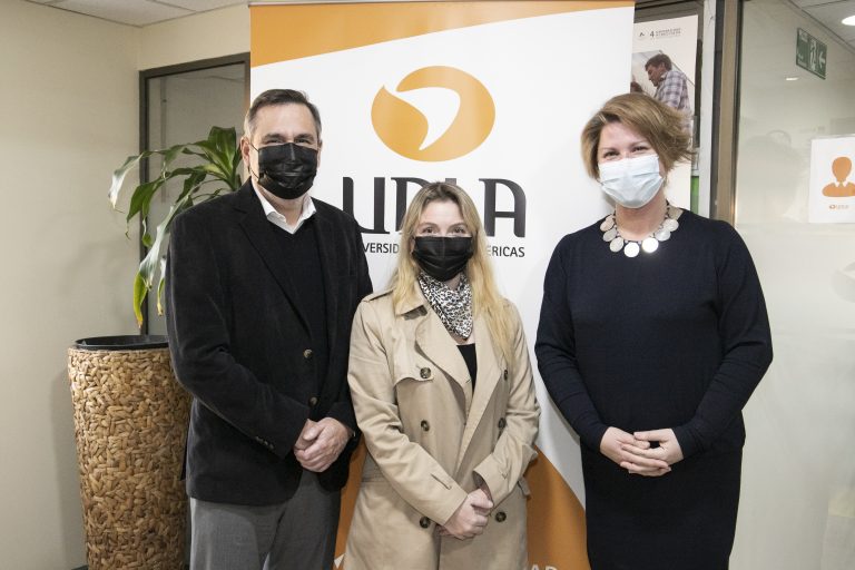 Autoridades del Campus Providencia sostienen reunión de trabajo con concejala Carolina Plaza para abordar la seguridad en los traslados de los estudiantes