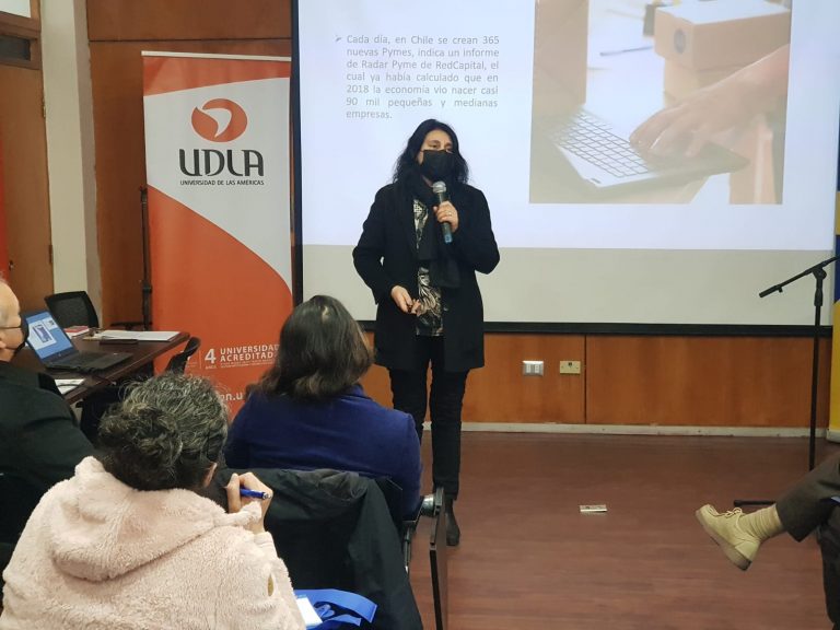 Vicerrectora de Sede Concepción Paz Hormazábal expone en seminario que abordó la vinculación universitaria con emprendedores de Concepción