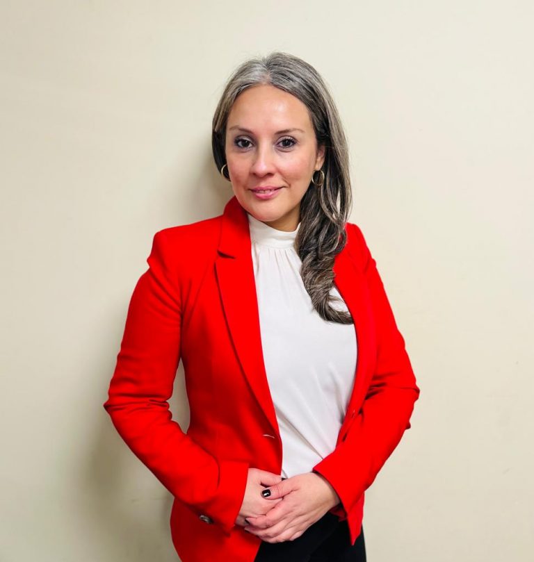 Consejos de profesional a profesional: egresada de Derecho en UDLA comparte su experiencia como abogada resolutora en el Servicio de Impuestos Internos