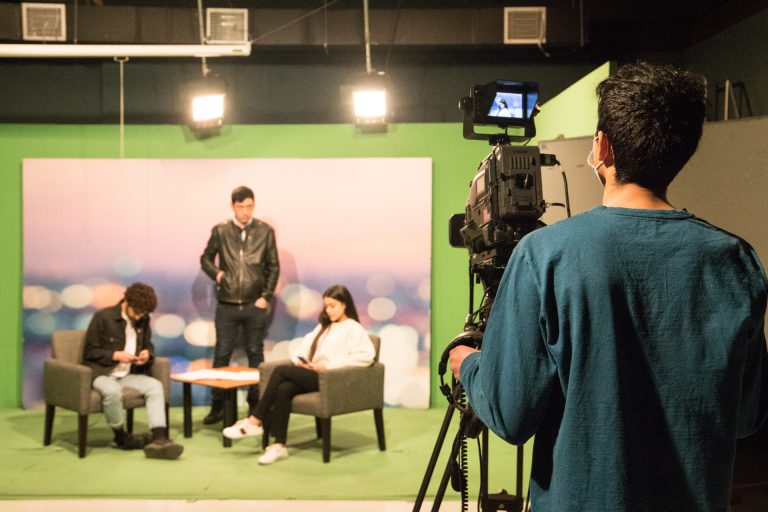 Carrera de Periodismo marca un hito y obtiene por primera vez una certificación nacional y acreditación internacional por cinco años UDLA