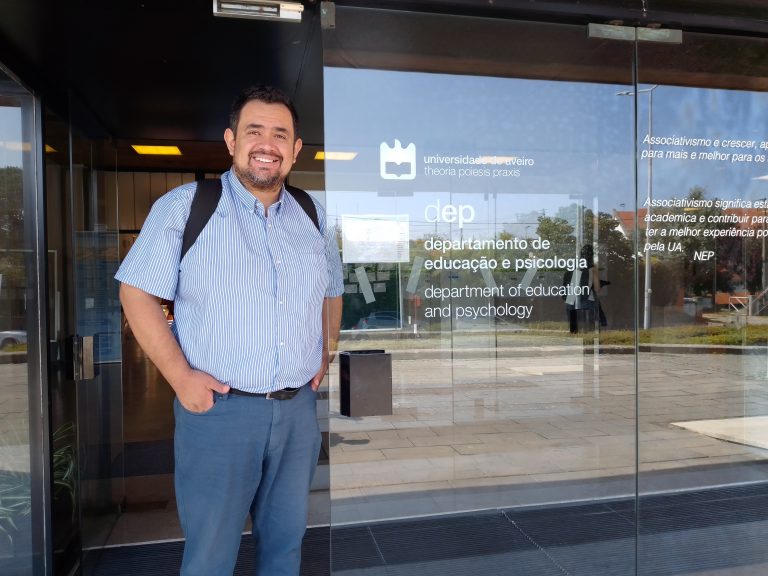 Académico de la Escuela de Educación realiza estancia de investigación en la Universidad de Aveiro en Portugal