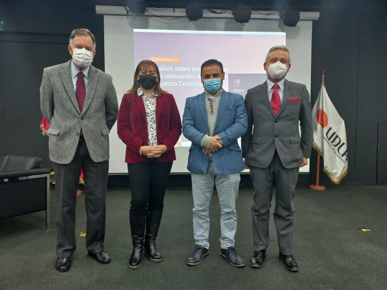 Exconstituyentes y académicos de la carrera de Derecho analizan los aspectos más relevantes de la propuesta de texto constitucional en Sede Viña del Mar