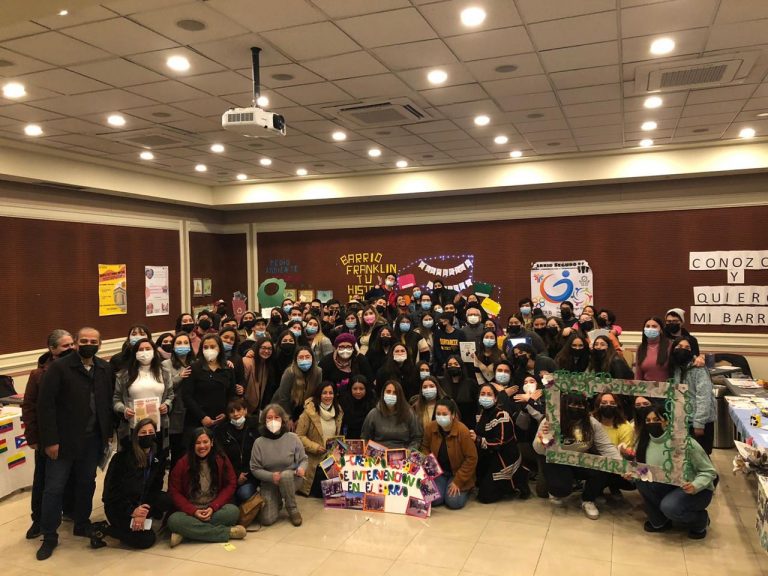 Junto a vecinos del Barrio Franklin, estudiantes de Trabajo Social y Psicología presentan proyectos de transformación para fortalecer el trabajo comunitario