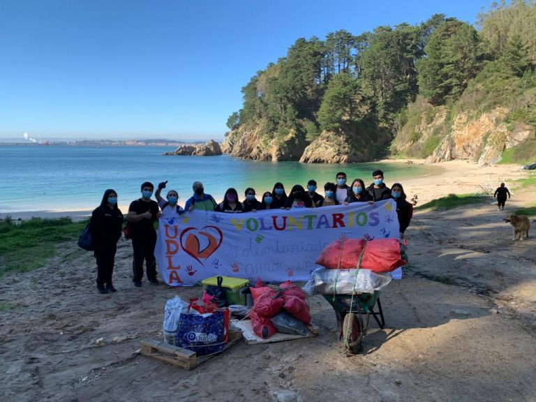 Grupo de voluntariado de Sede Concepción realiza limpieza de conocida playa de la comuna de  Hualpén