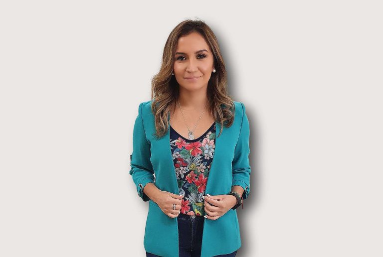 Periodista egresada de UDLA rompe barreras en el mundo deportivo: “Desde el primer año tuve actividad en la calle y eso es impagable”