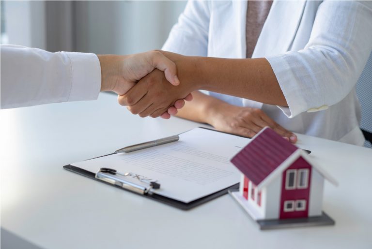 Estudiantes y egresados de la Facultad de Derecho refuerzan sus conocimientos a través de taller de Derecho Inmobiliario