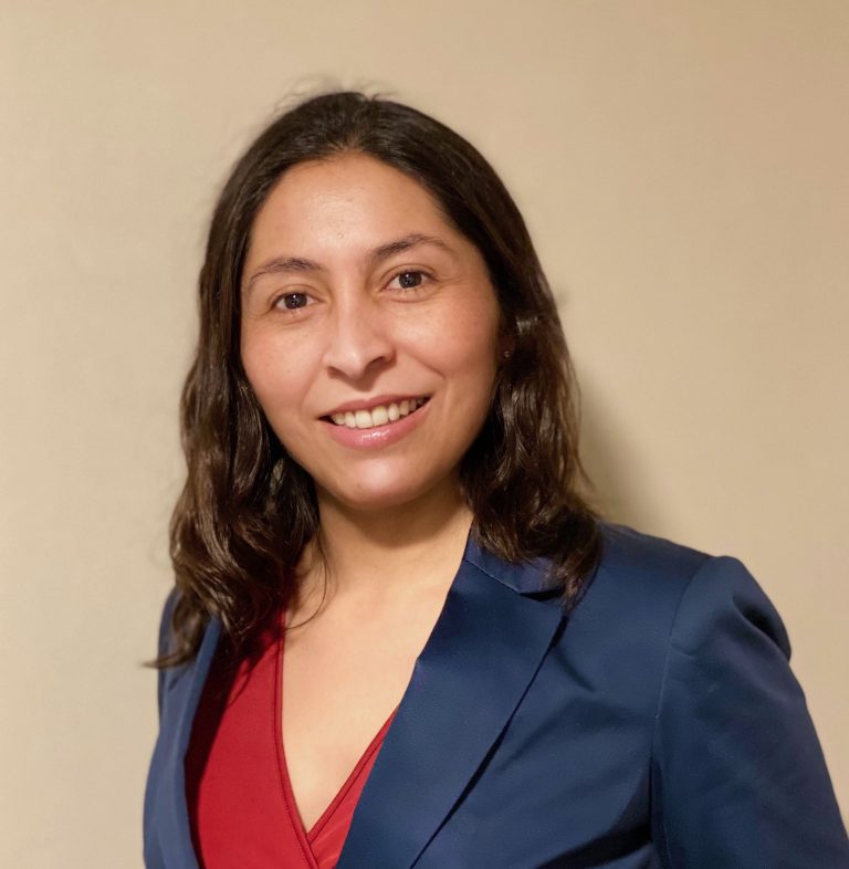 Congresos internacionales reciben ponencias de académica investigadora de la Escuela de Kinesiología sobre rehabilitación pulmonar