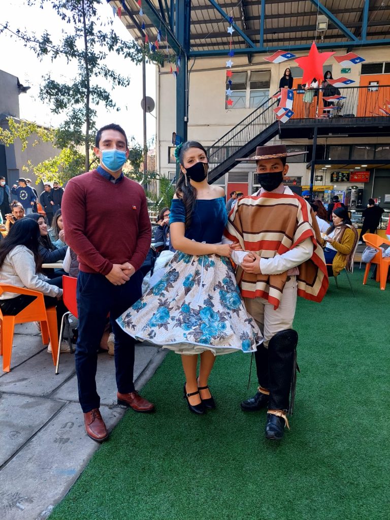 Estudiantes de Sede Santiago participan en taller y campeonato de cueca organizado por la Dirección de Asuntos Estudiantiles