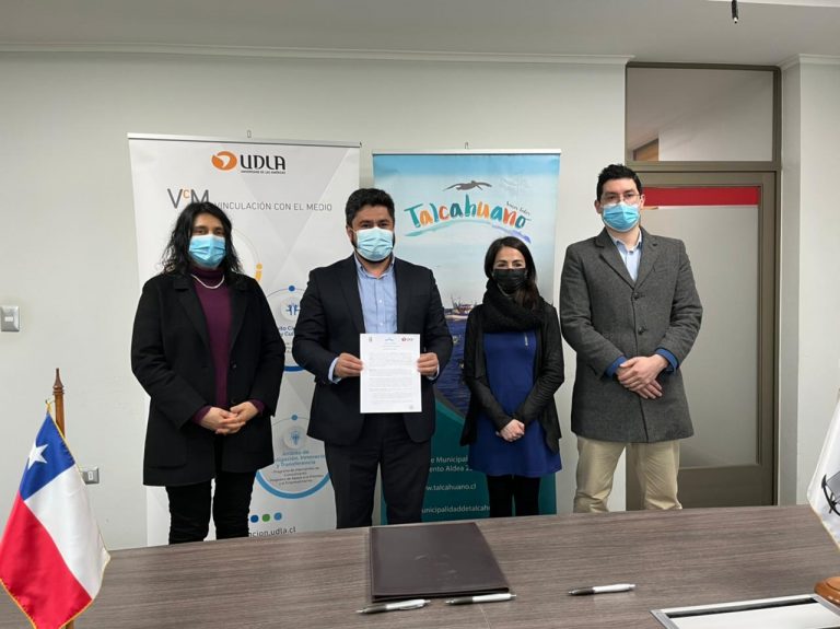 Carrera de Medicina Veterinaria firma convenio con Municipalidad de Talcahuano para contribuir al bienestar de las mascotas de la comuna