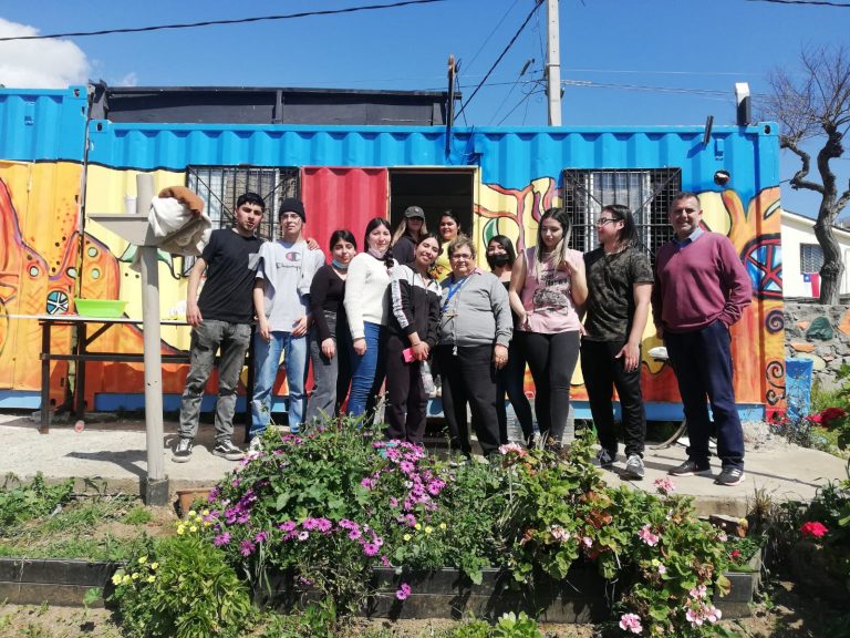 Alumnos de la carrera de Trabajo Social colaboran con Comedor Solidario que atiende a personas en situación de calle en Viña del Mar