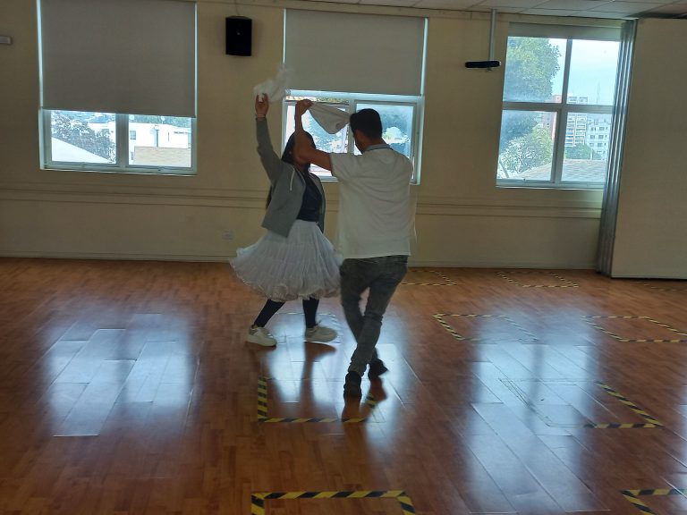 Exitoso taller de cueca convoca a estudiantes de distintas carreras en Campus Los Castaños