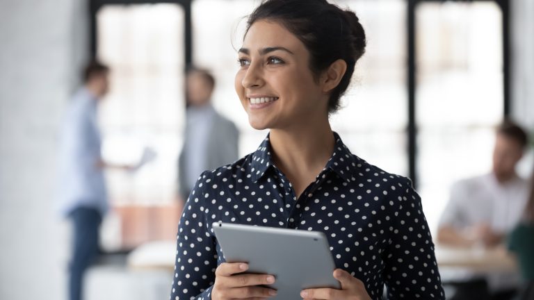 Nuevo Ciclo de Investigación aborda los factores de éxito en emprendimientos chilenos y cómo se evidencian las diferencias y brechas salariales por género