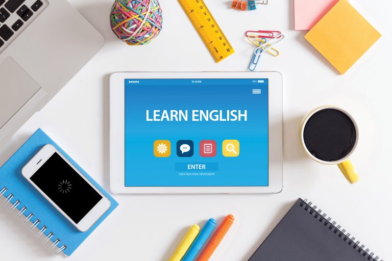 Siete carreras de UDLA acceden cápsulas especializadas para el aprendizaje de inglés en la plataforma “English Discoveries”