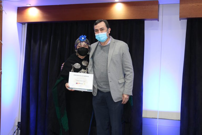 Segunda versión de la Escuela de Economía Solidaria Indígena finaliza con la certificación de más de 20 mujeres emprendedoras y artesanas de la RM