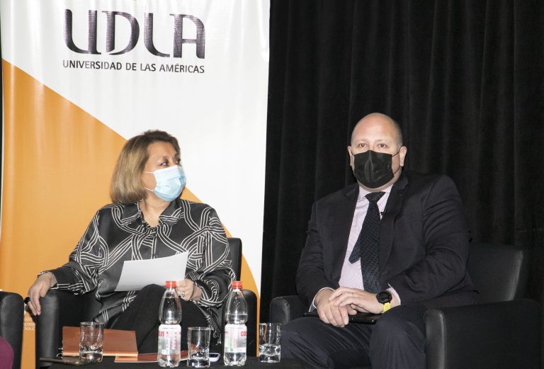 Expertos en estudios internacionales discuten sobre las repercusiones y la incertidumbre tras el conflicto entre Estados Unidos y China