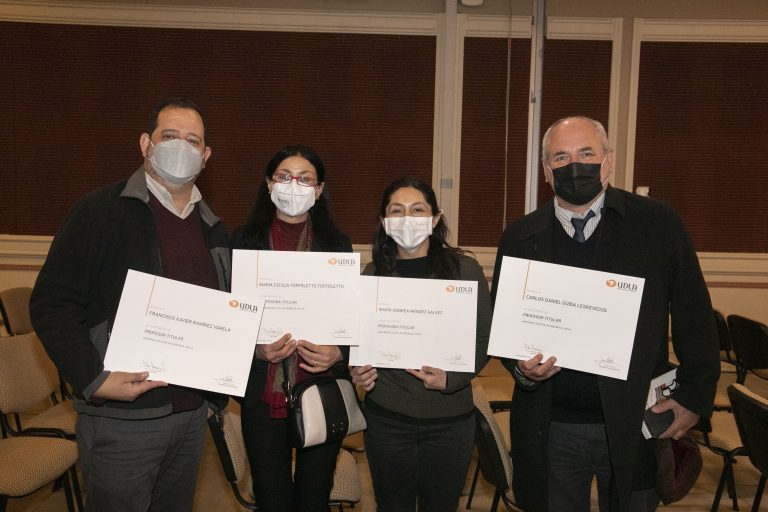 UDLA realiza Claustro de Profesores y Profesoras Titulares donde reconoce a 31 académicos jerarquizados en esa categoría