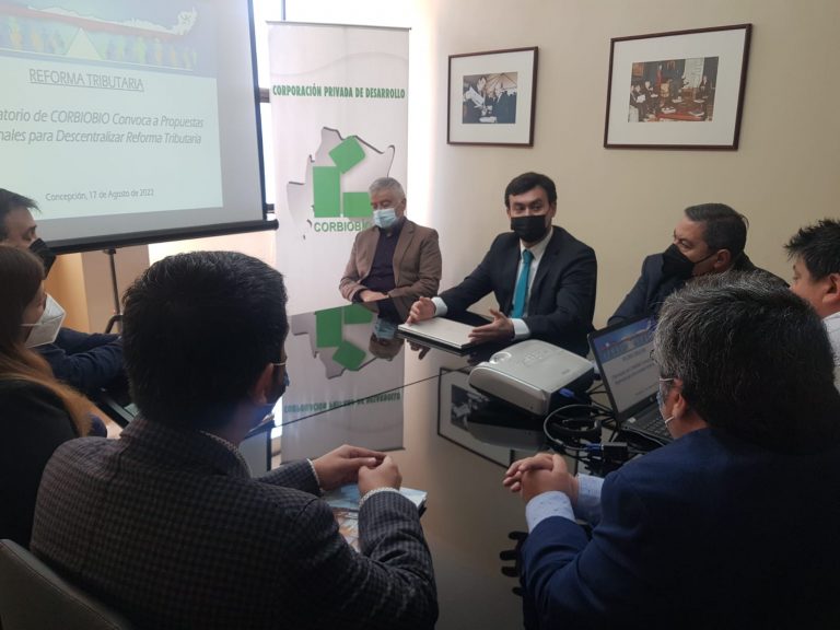 UDLA participa encuentro que aborda la descentralización de recursos tributarios organizado por Observatorio de Corbiobio