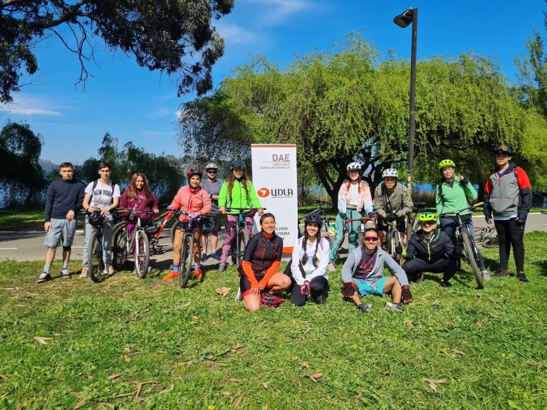 Estudiantes del Campus Chacabuco disfrutan de la naturaleza con cicletada a la Laguna San Pedro